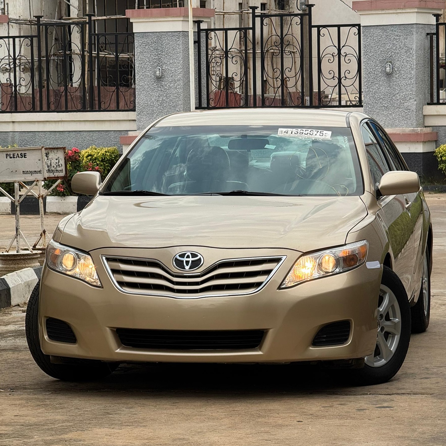 
								2010 Toyota Camry full									