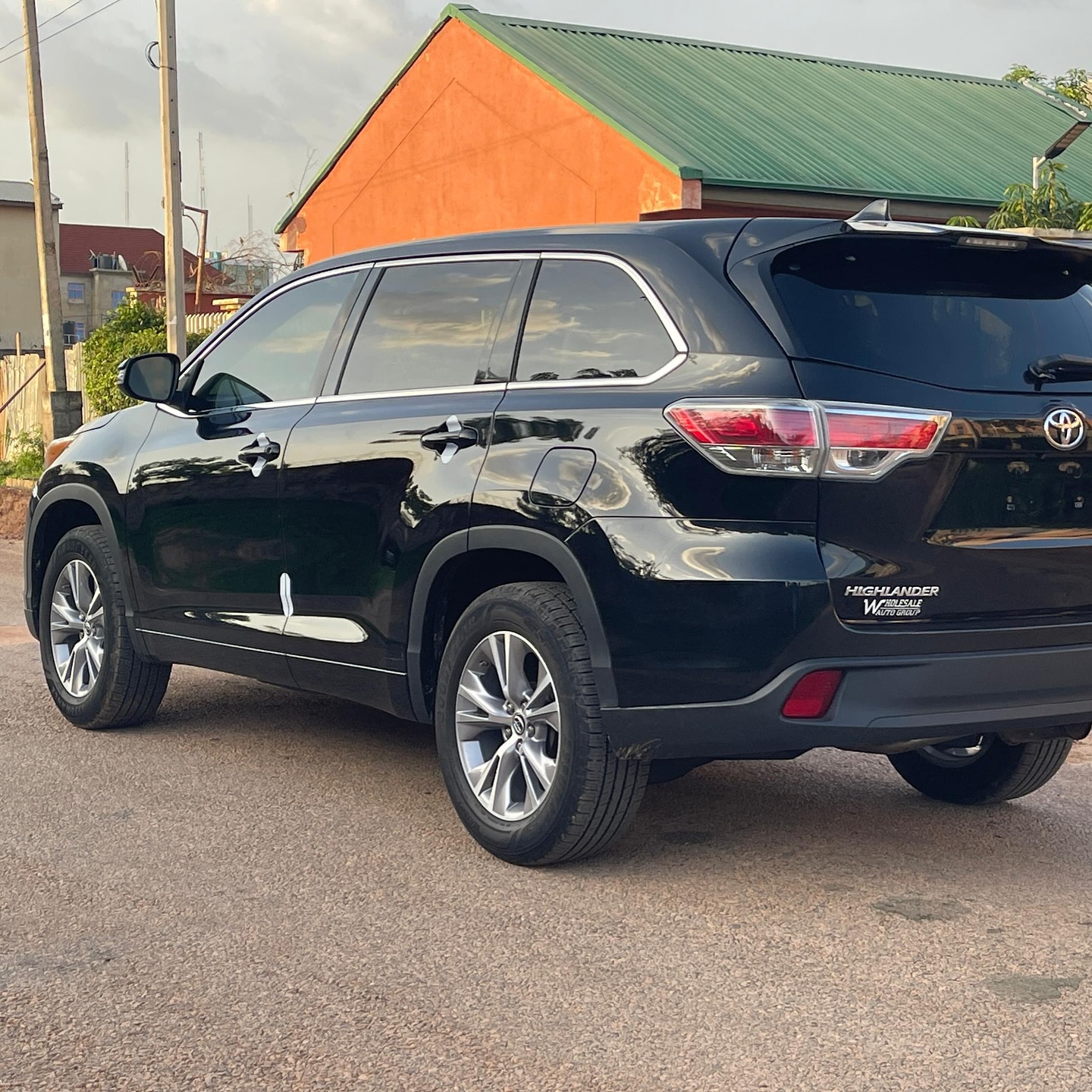 
								2016 Toyota Highlander full									