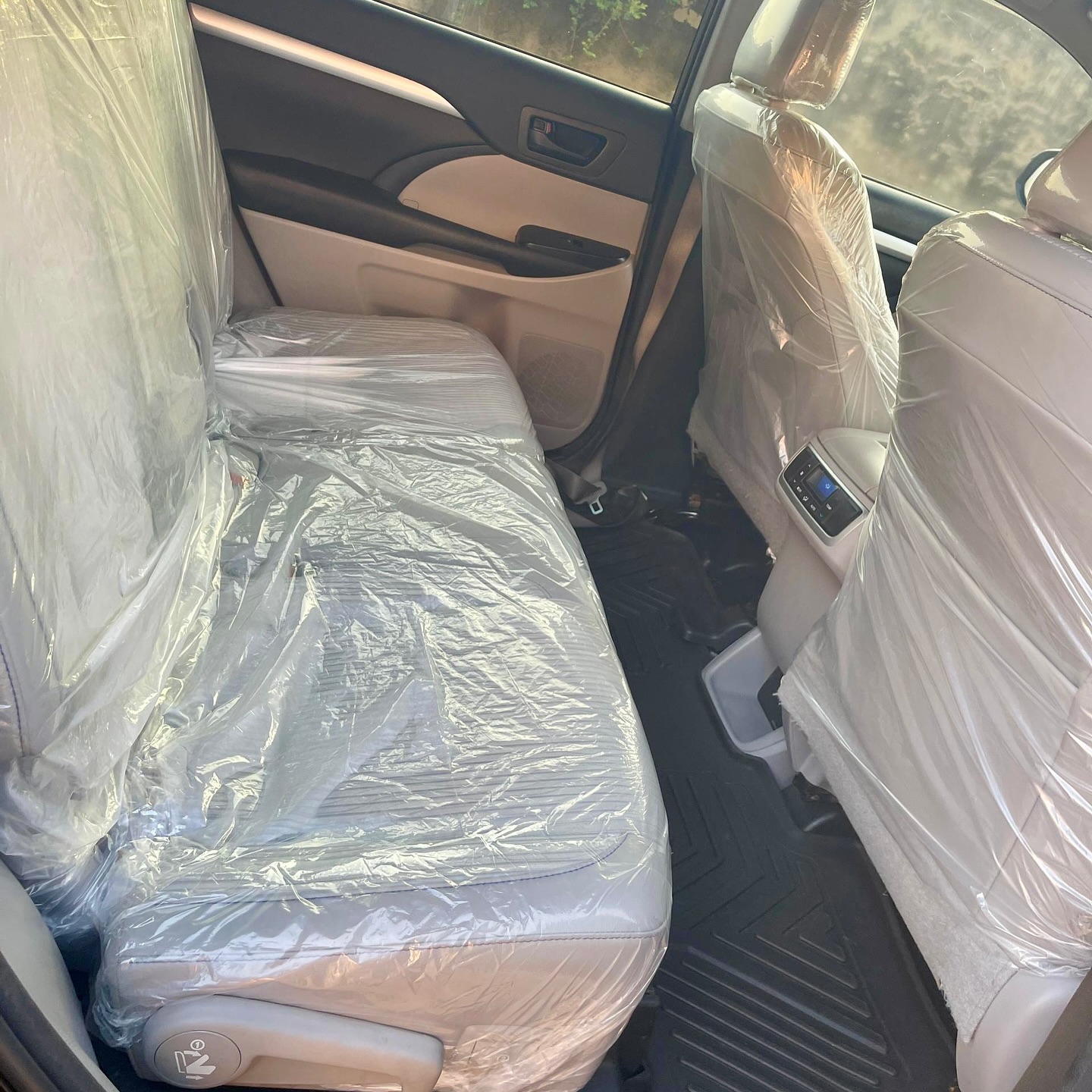 
								2016 Toyota Highlander full									